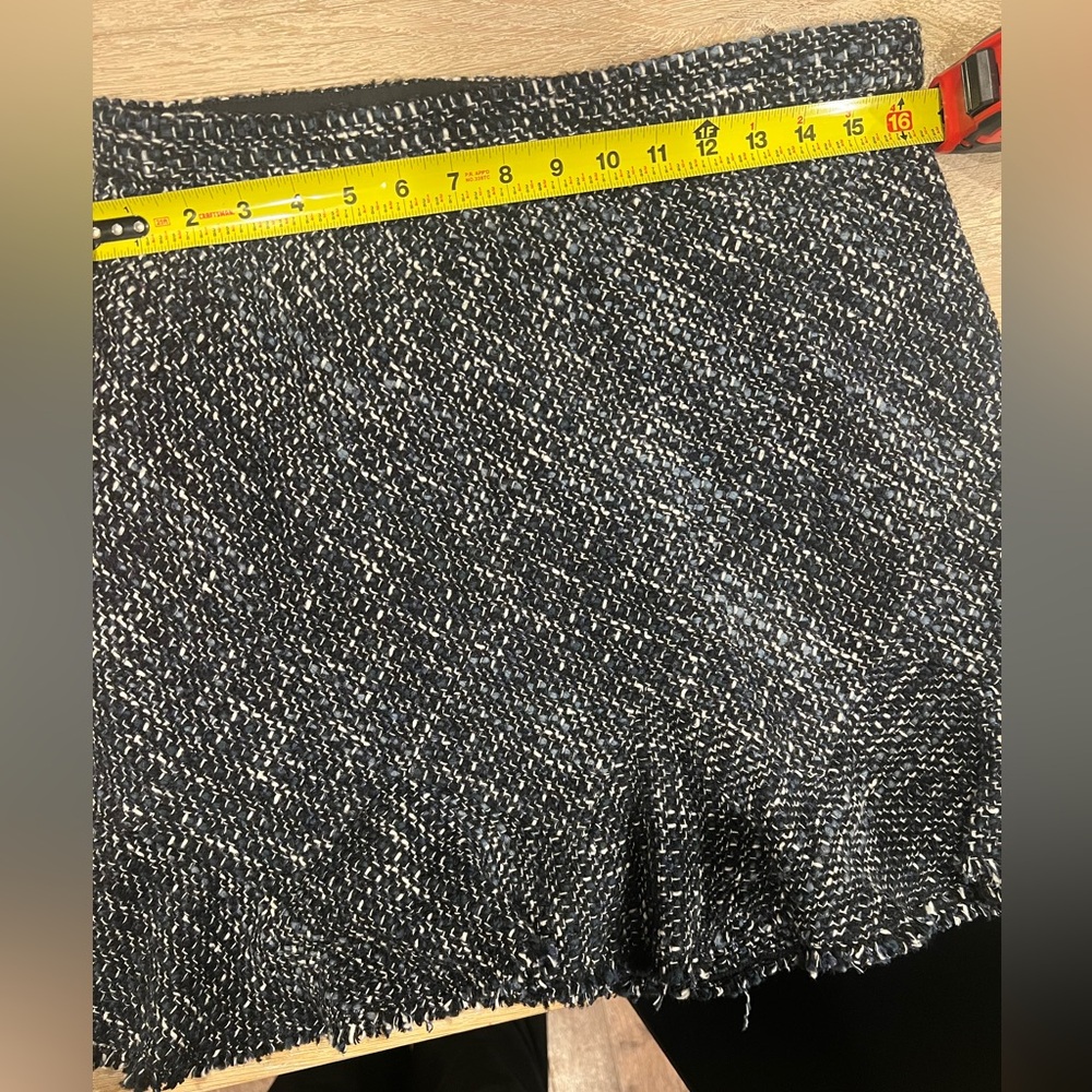 THEORY WOOL-BLEND TWEED DIAGONAL MINI SKIRT, Size 10 - Picture 7 of 8